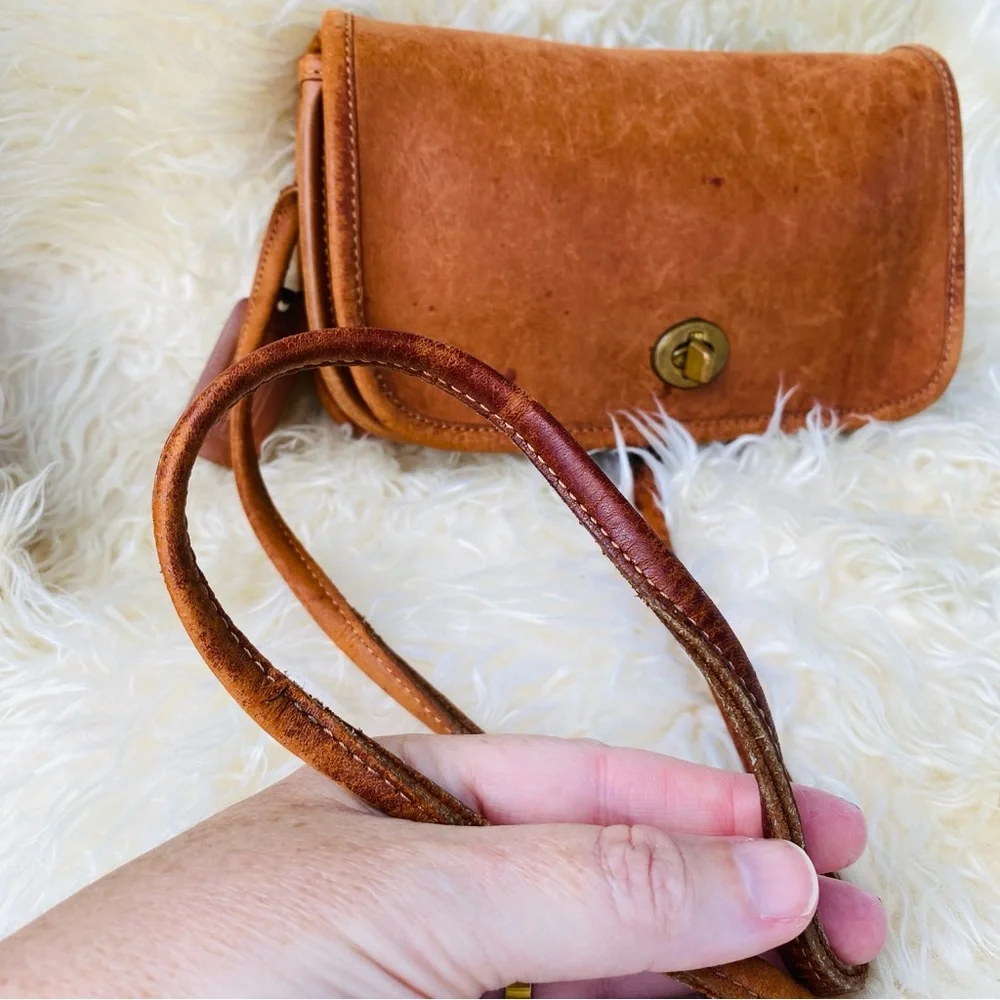 COACH vintage Dinky brown leather crossbody bag purse shoulder turnlock - Picture 7 of 14